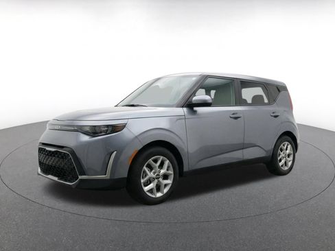 Used 2025 Kia Soul LX w/ LX Technology Package FWD image 3