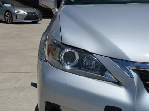 Used 2011 Lexus CT 200h Premium FWD image 10