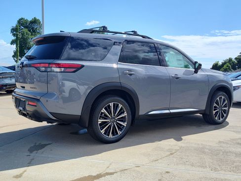 New 2026 Nissan Pathfinder Platinum FWD image 5