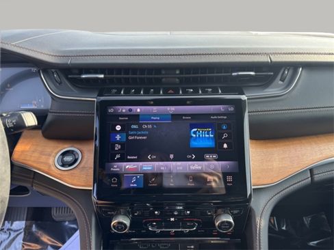 Used 2021 Jeep Grand Cherokee L Summit image 16