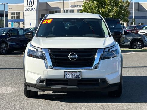 Certified 2024 Nissan Pathfinder S FWD image 9