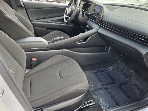 Certified 2025 Hyundai Elantra Sport FWD image 16