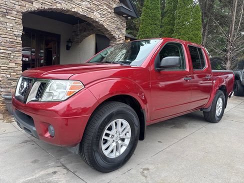 Used 2019 Nissan Frontier SV AWD/4WD image 2