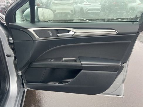 Used 2020 Ford Fusion SE image 10