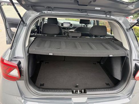 Used 2025 Hyundai Venue SEL image 24