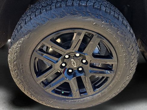Used 2024 Chevrolet Silverado 1500 LT Trail Boss w/ Convenience Package II AWD/4WD image 8