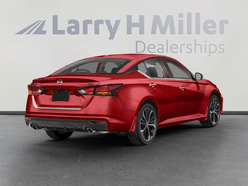 Used 2023 Nissan Altima 2.5 SR w/ SR Premium Package AWD/4WD image 2