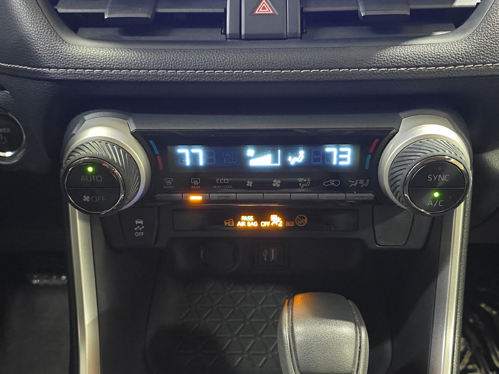 Used 2025 Toyota RAV4 XLE AWD/4WD image 17