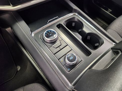 Used 2024 Ford Expedition XLT AWD/4WD image 19