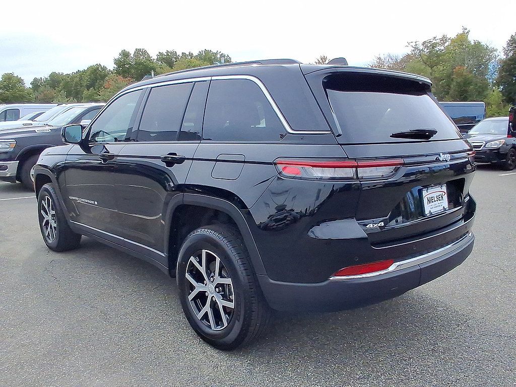 Used 2025 Jeep Grand Cherokee Limited AWD/4WD image 28