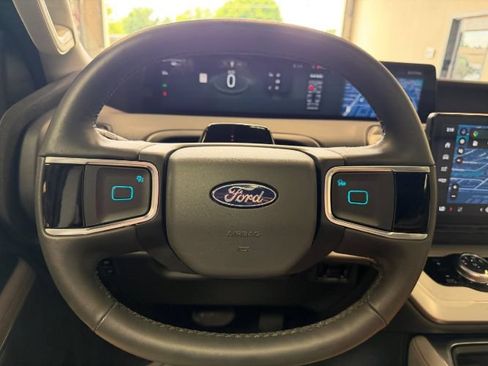 Used 2025 Ford Expedition Active AWD/4WD image 22