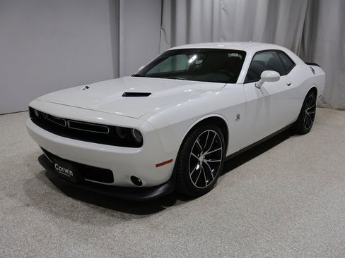 Used 2016 Dodge Challenger R/T Scat Pack w/ Technology Group RWD image 5