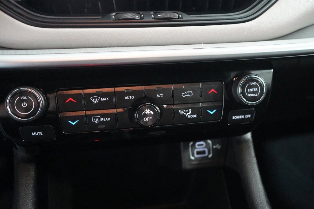 Used 2025 Jeep Compass Limited AWD/4WD image 28