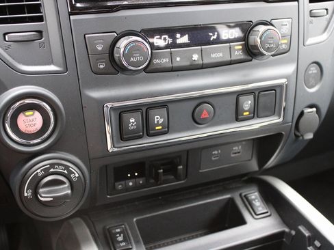 Used 2024 Nissan Titan SV w/ SV Convenience Package image 23