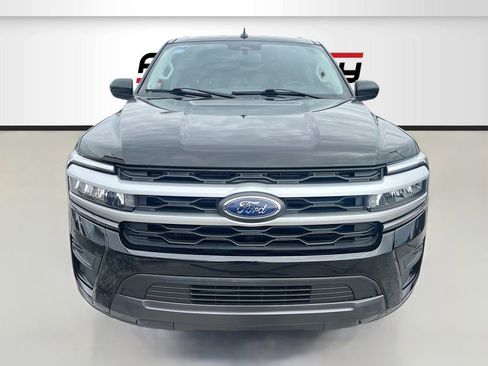Used 2023 Ford Expedition XLT image 2