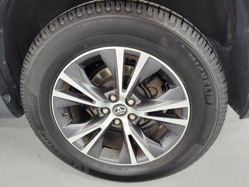 Used 2019 Toyota Highlander LE FWD image 10