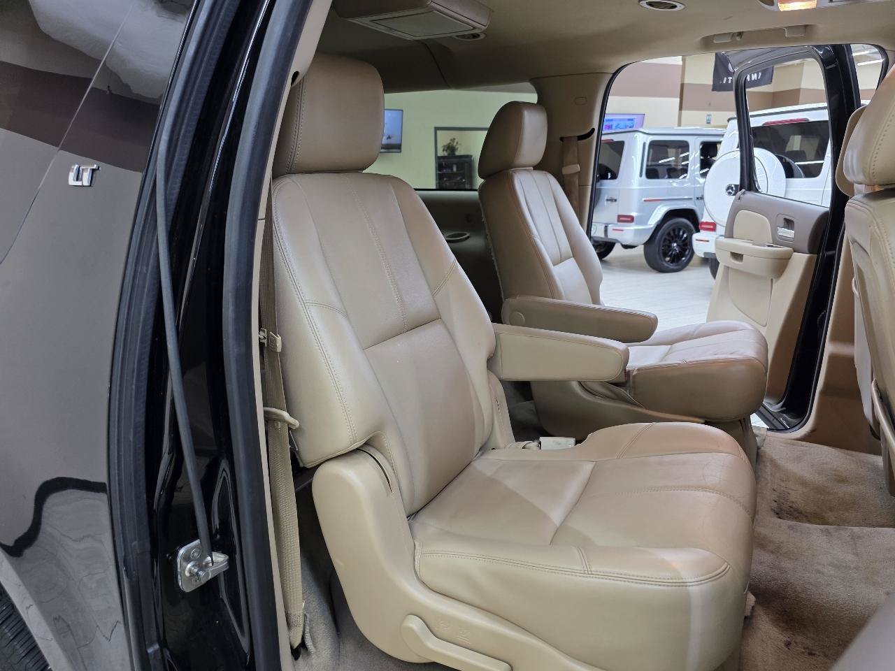 Used 2013 Chevrolet Suburban LT RWD image 22