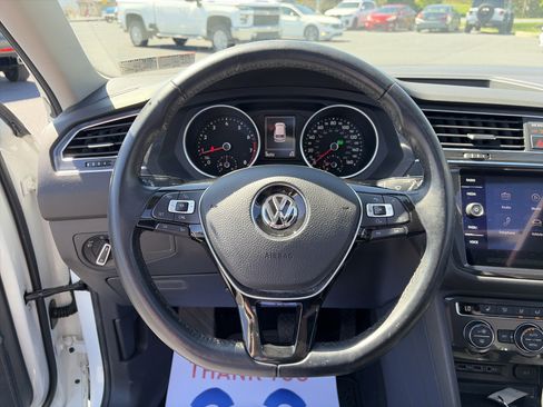 Used 2018 Volkswagen Tiguan SEL w/ 3rd Row Seat Package image 38