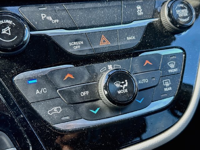 Used 2017 Chrysler Pacifica Touring-L Plus w/ Tire & Wheel Group FWD image 11
