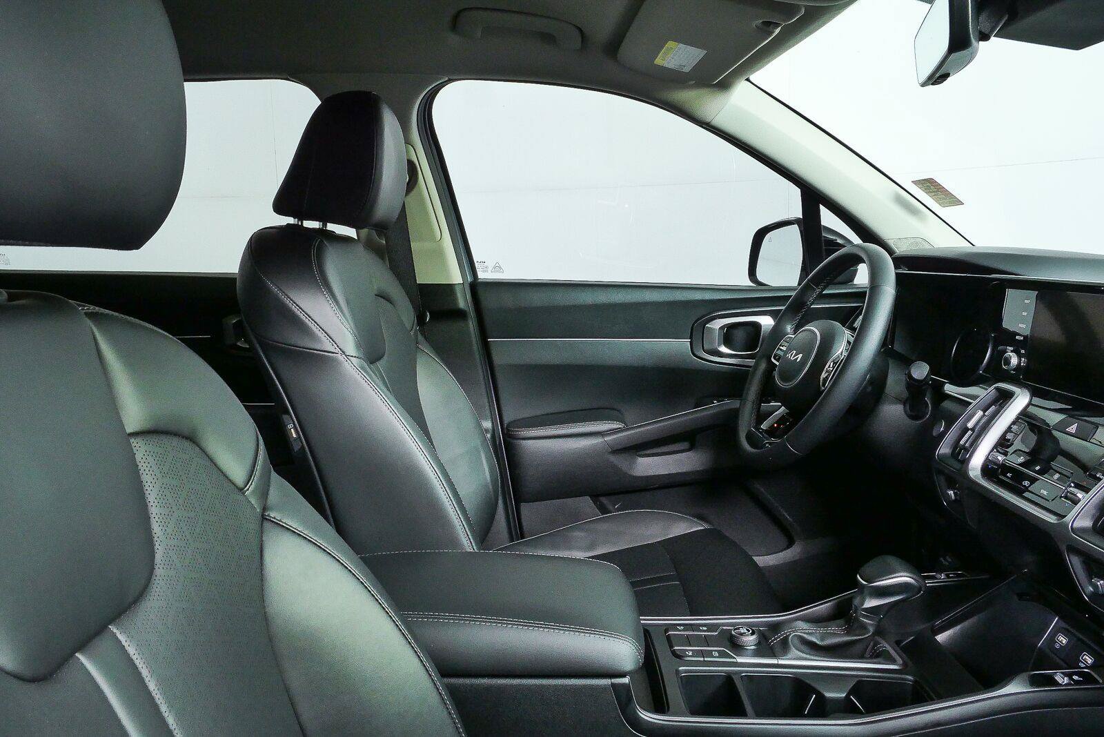 Used 2023 Kia Sorento S FWD image 18