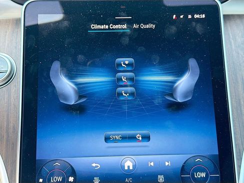 Used 2025 Mercedes-Benz C 300 Sedan image 17