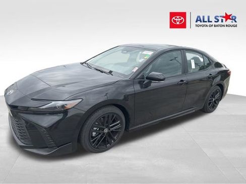 Used 2025 Toyota Camry SE FWD image 1