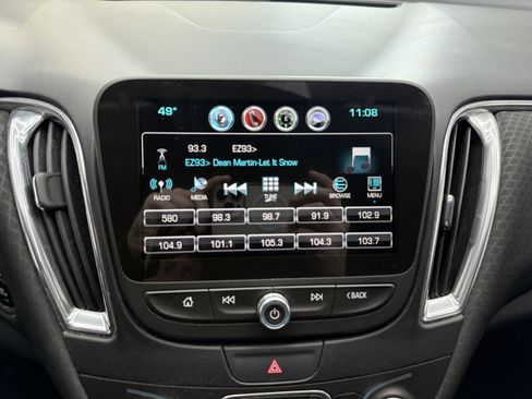 Used 2018 Chevrolet Malibu LT image 17