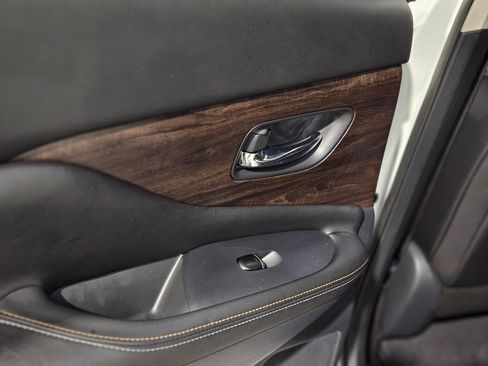 Used 2024 Nissan Murano Platinum w/ Cargo Package image 36