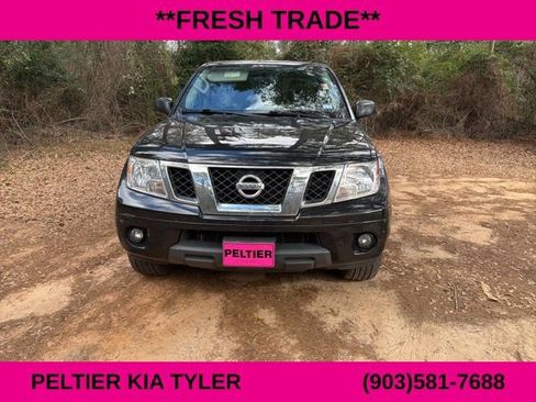 Used 2019 Nissan Frontier SV image 2
