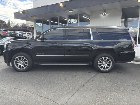 Used 2020 GMC Yukon XL Denali RWD image 3