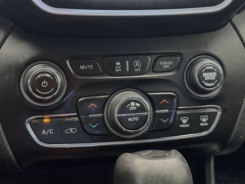 Used 2019 Jeep Cherokee Trailhawk w/ Comfort/Convenience Group image 10