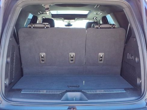 Used 2021 Chevrolet Tahoe Premier w/ Premium Package image 7