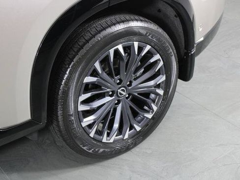 Certified 2025 Nissan Rogue Platinum FWD image 13