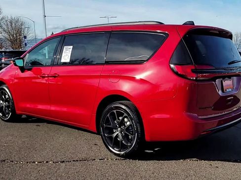 New 2026 Chrysler Pacifica Select image 6