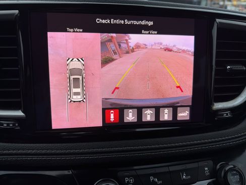 Used 2022 Chrysler Pacifica Touring-L w/ Uconnect Theater Family Group image 23