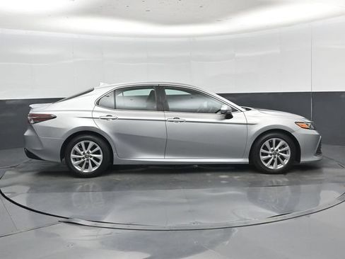 Used 2022 Toyota Camry LE FWD image 32