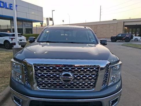Used 2017 Nissan Titan SV RWD image 4