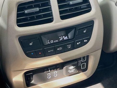 Used 2022 Honda Pilot Touring image 27