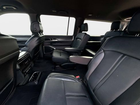 Used 2024 Jeep Wagoneer Series II image 15