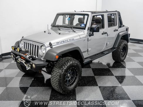 Used 2015 Jeep Wrangler Unlimited Rubicon w/ Connectivity Group image 38