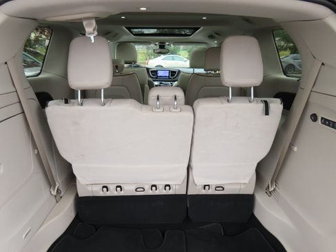 Used 2017 Chrysler Pacifica Limited image 39