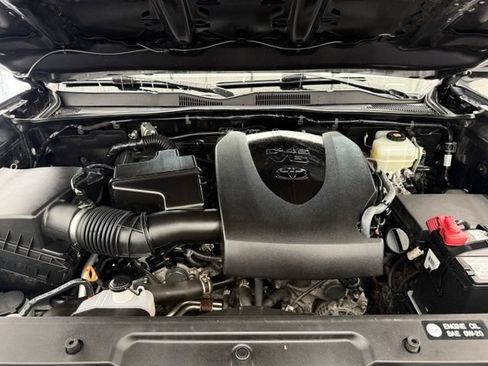 Used 2019 Toyota Tacoma TRD Off-Road AWD/4WD image 9