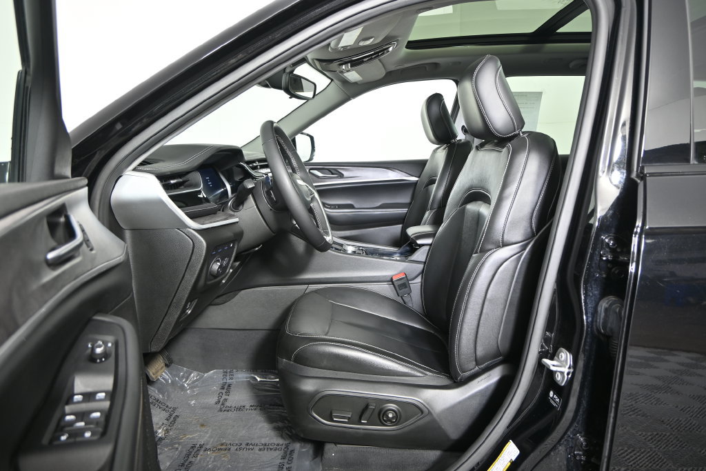 Used 2023 Jeep Grand Cherokee 4WD 4xe image 21