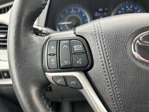 Used 2020 Toyota Sienna XLE w/ XLE Navigation Package AWD/4WD image 32