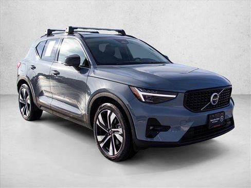 Used 2023 Volvo XC40 B5 Ultimate w/ Protection Package Premier image 3