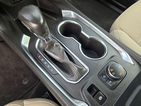 Used 2022 Chevrolet Traverse LT image 44