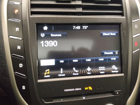 Used 2017 Lincoln MKC Select w/ Select Plus Package AWD/4WD image 25
