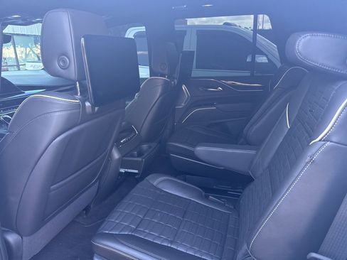 Certified 2023 Cadillac Escalade Sport Platinum w/ LPO, ONYX Package image 7