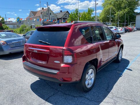 Used 2017 Jeep Compass Latitude FWD image 5