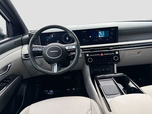 Certified 2026 Hyundai Tucson Limited FWD image 22